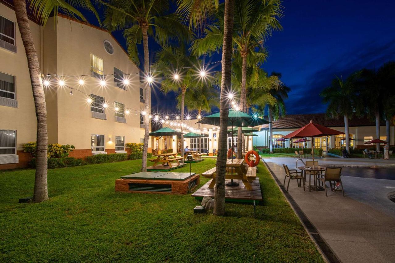 Quality Hotel Real Aeropuerto San Salvador Сан-Луис Экстерьер фото