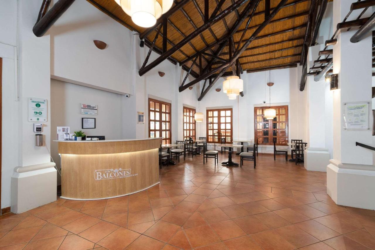 Quality Hotel Real Aeropuerto San Salvador Сан-Луис Экстерьер фото