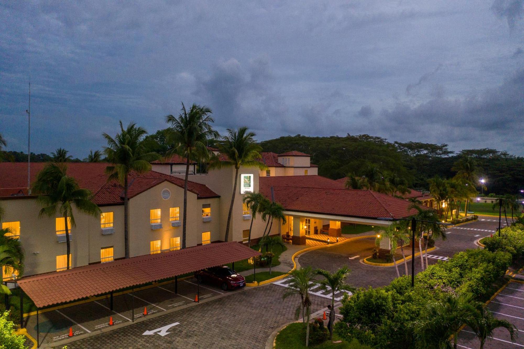 Quality Hotel Real Aeropuerto San Salvador Сан-Луис Экстерьер фото