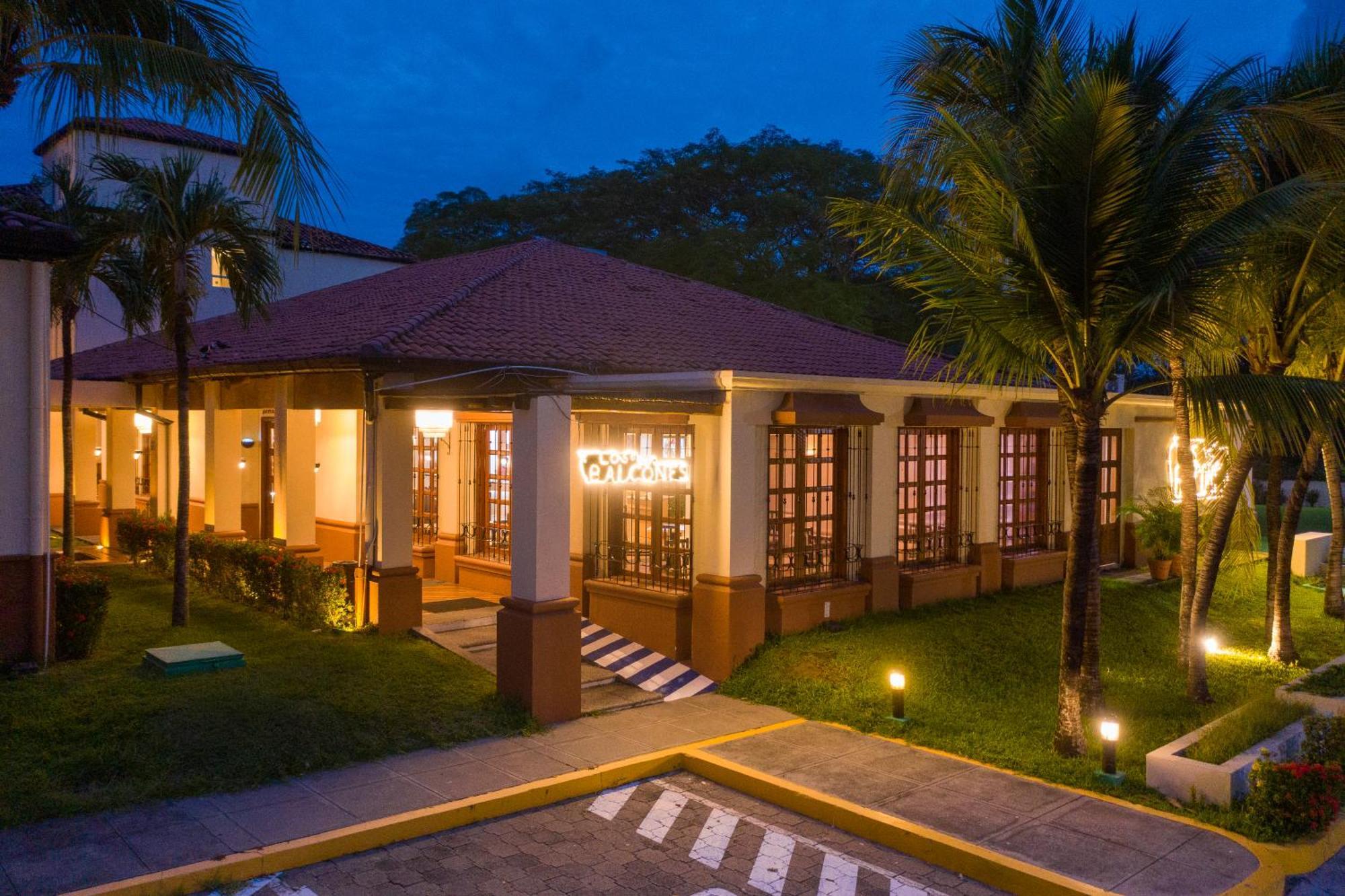 Quality Hotel Real Aeropuerto San Salvador Сан-Луис Экстерьер фото