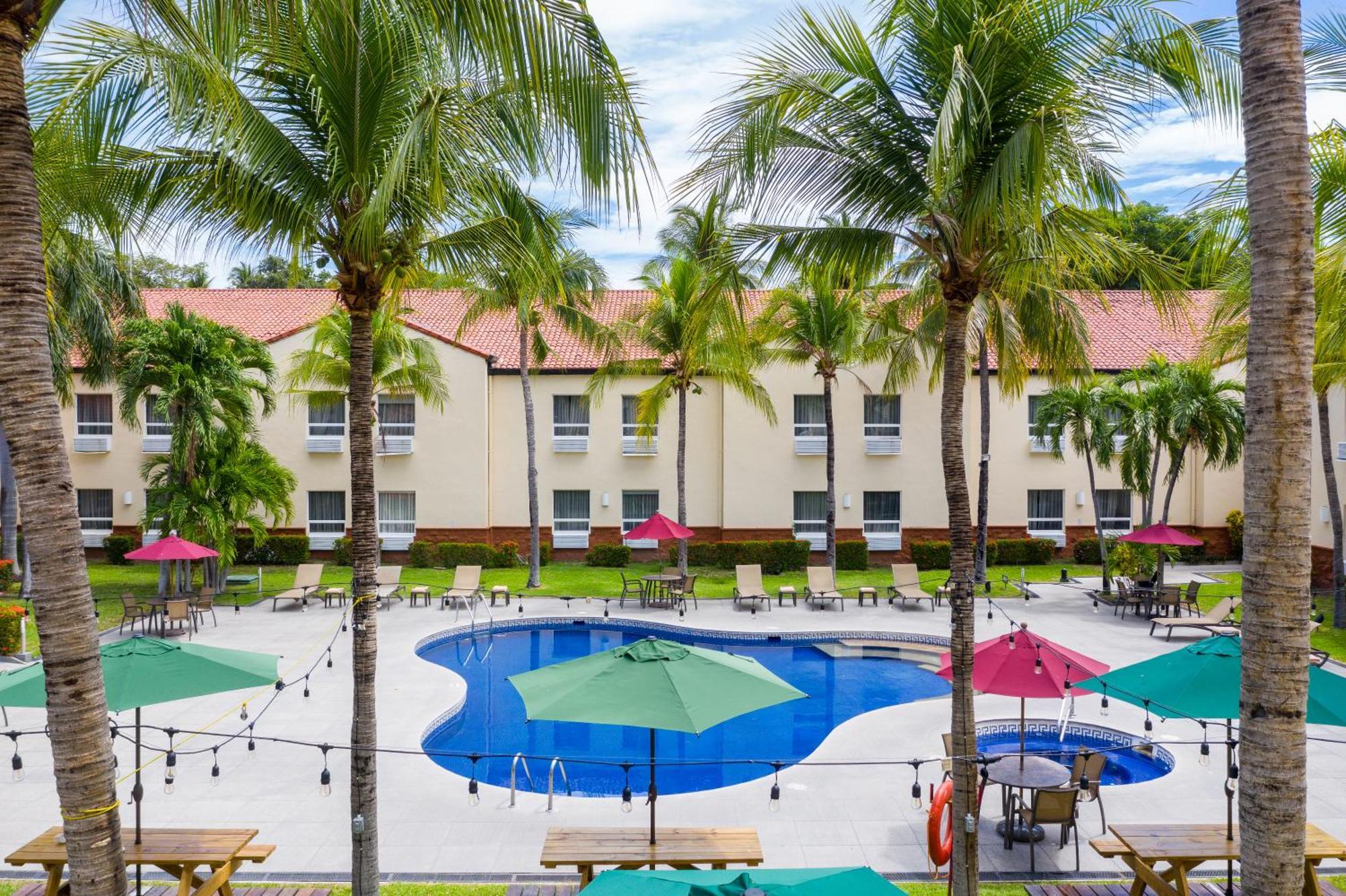Quality Hotel Real Aeropuerto San Salvador Сан-Луис Экстерьер фото