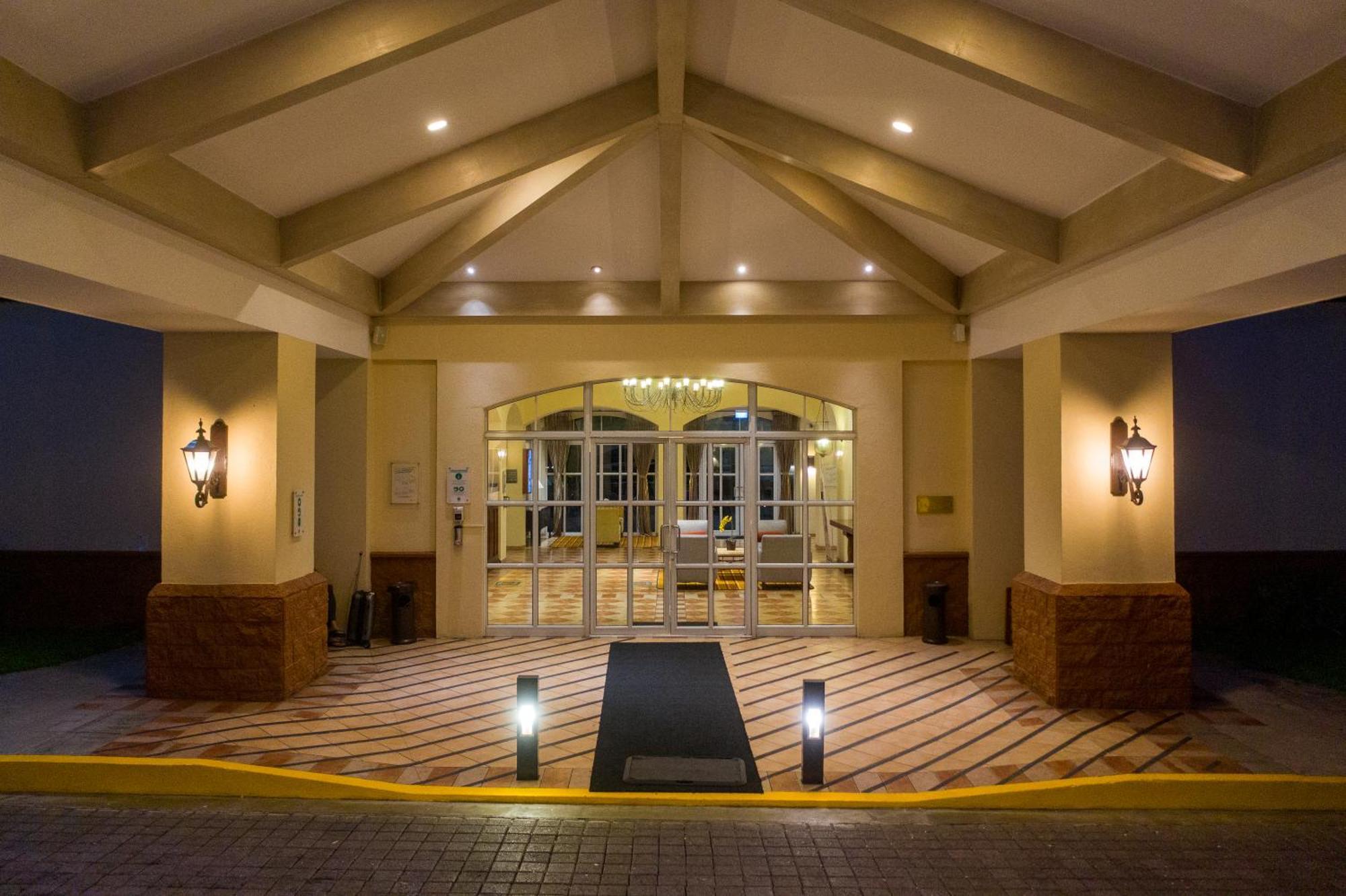 Quality Hotel Real Aeropuerto San Salvador Сан-Луис Экстерьер фото
